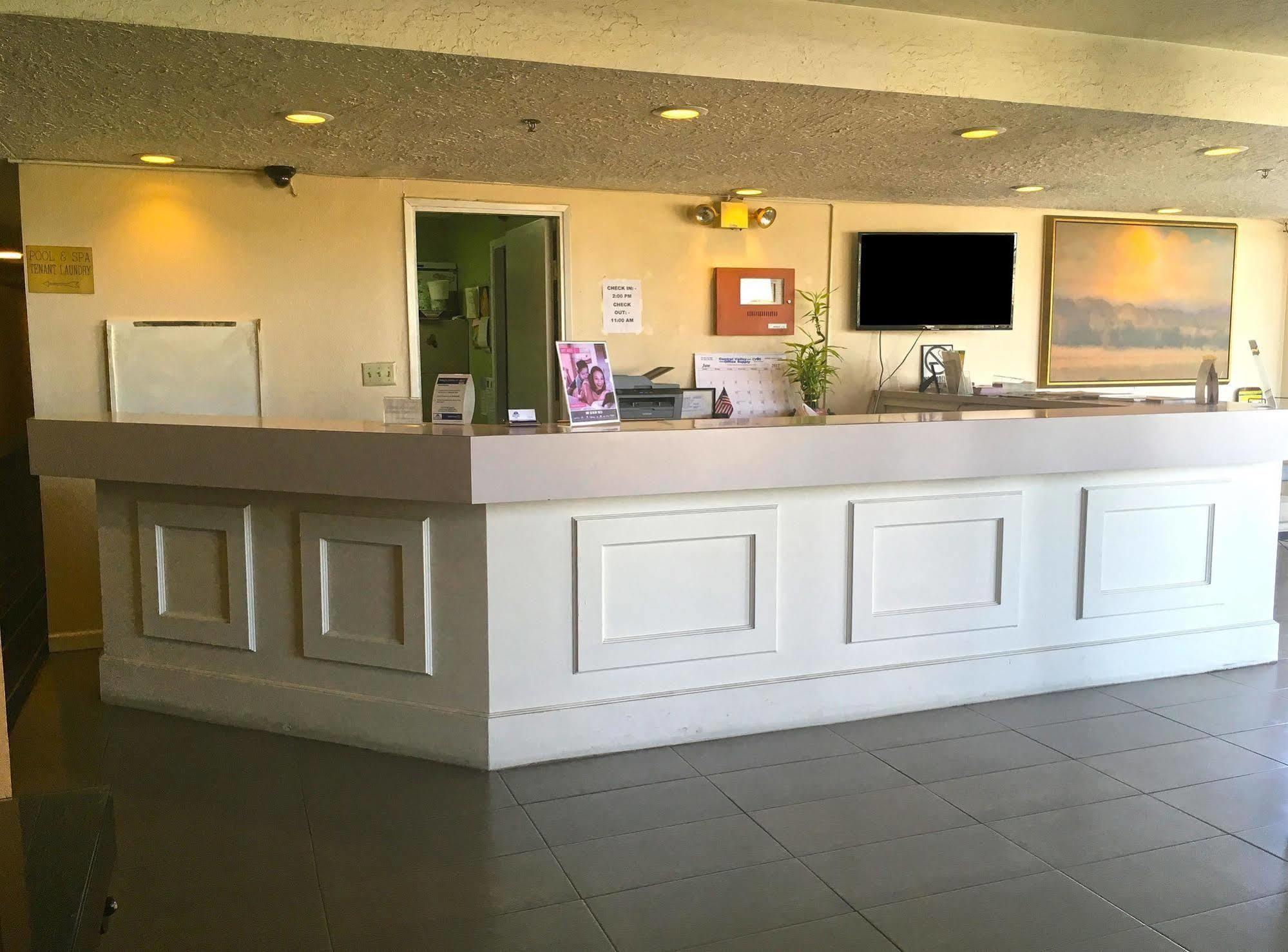 Hotel Americas Best Value Delano